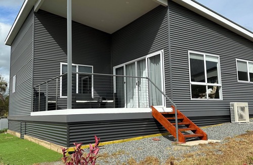 Clare House | Cosy and comfortable executive Unit with gorgeous views and close to town centre