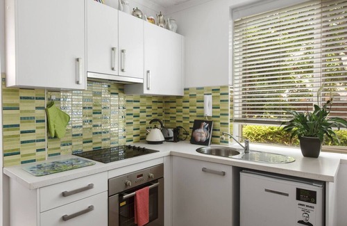 Fitzroy Apartment | Cosy and Comfortable Fitzroy Studio with Parking