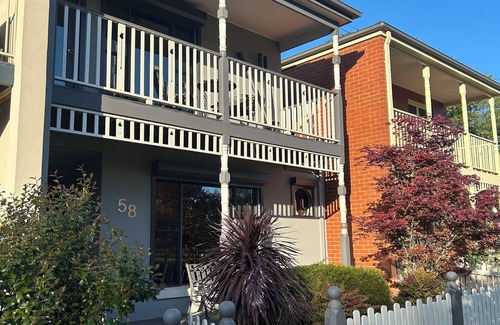 Lynbrook House | Cosy and convenient townhouse in Lynbrook.