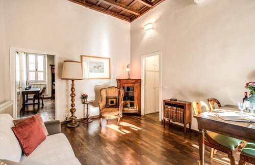 Rione XIV Borgo Apartment | Cosy and elegant 2 bedroom apartment restructured and refurbished maintaining the old antic style.