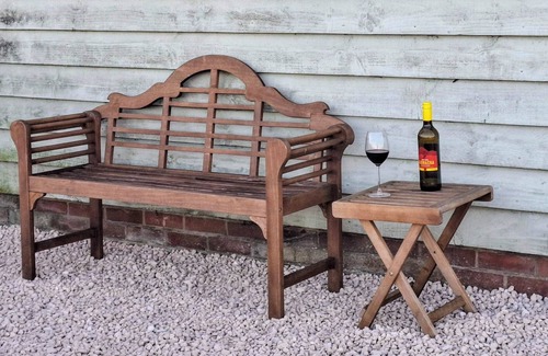 Debenham House | Cosy and Equipped, Pvt Garden, Direct Access to Public Footpath, Dog Friendly.