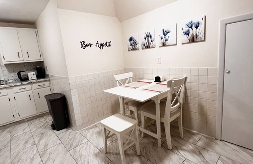 New Haven Apartment | COSY and HOMEY with ALL