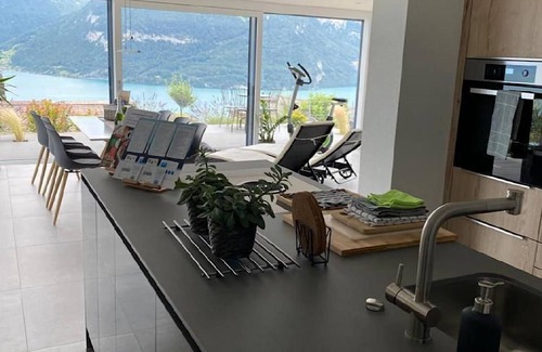 Krattigen Apartment | Cosy and modern flat with panoramic views