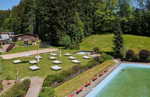 Mlade Buky Apartment | Cosy apartment for 2 people with WIFI, pool, A/C, TV, patio and pets allowed