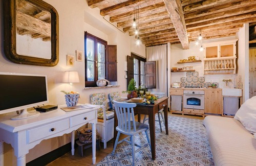 Civitella Paganico Apartment | Cosy apartment for 4 people with A/C, WIFI, pool, TV, terrace and pets allowed