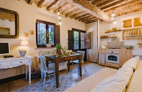 Civitella Paganico Apartment | Cosy apartment for 4 people with A/C, WIFI, pool, TV, terrace and pets allowed