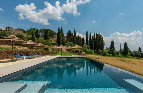 Civitella Paganico Apartment | Cosy apartment for 4 people with A/C, WIFI, pool, TV, terrace and pets allowed
