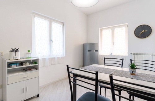 Villanova d'Albenga Apartment | Cosy apartment for 4 guests with A/C, WIFI, TV, balcony and panoramic view