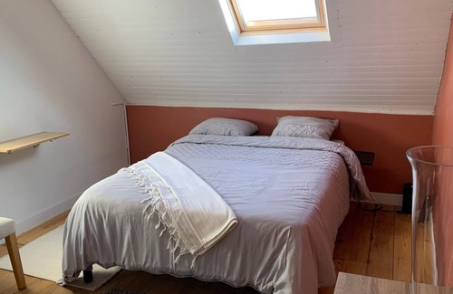 Breuil-Bois-Robert Apartment | Cosy apartment in small villa