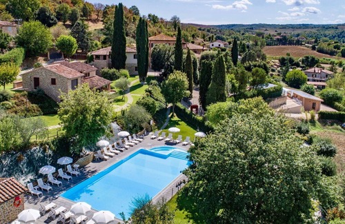 Popoltaio-Schiacciato Villa | Cosy apartment in villa for 4 guests with WIFI, pool, A/C, TV and patio