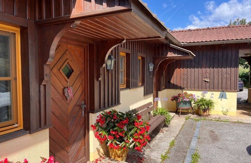 Treffen Villa | Cosy apartment in villa for 4 people with WIFI, TV, terrace and pets allowed