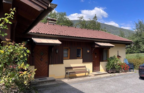 Treffen Villa | Cosy apartment in villa for 4 people with WIFI, TV, terrace and pets allowed