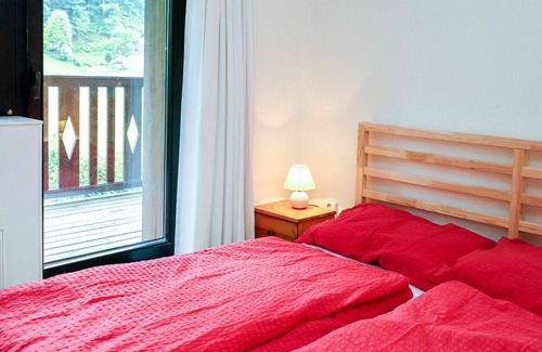 Muhldorf Apartment | Cosy apartment for 8 people with WIFI, TV, balcony and parking
