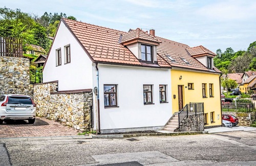Cesky Krumlov Apartment | Cosy apartment for 5 guests with WIFI, patio and pets allowed