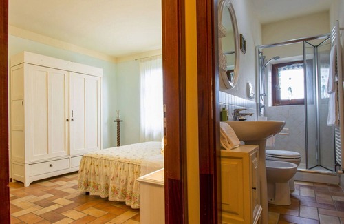 Stabbia Apartment | Cosy apartment for 6 people with WIFI, pool, TV, patio, pets allowed, panoramic view and parking