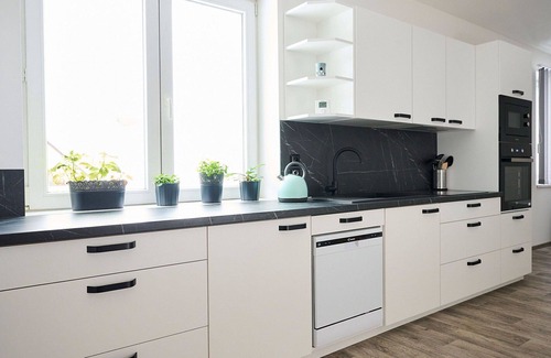 Desna Apartment | Cosy apartment for 6 guests with WIFI, pool, TV and patio