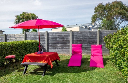 Plougonvelin Apartment | Cosy apartment for 2 guests with WIFI, TV, patio, pets allowed and panoramic view