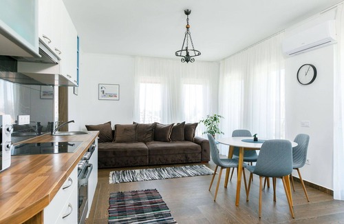 Balatonszarszo Apartment | Cosy apartment for 5 guests with A/C, WIFI, TV, balcony and parking