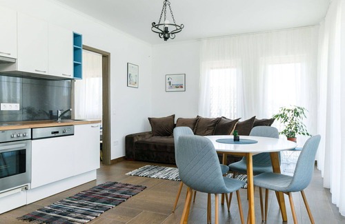 Balatonszarszo Apartment | Cosy apartment for 5 guests with A/C, WIFI, TV, balcony and parking