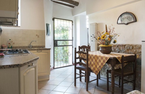 San Gimignano Apartment | Cosy apartment for 4 people with pool, WIFI, A/C, pets allowed and panoramic view