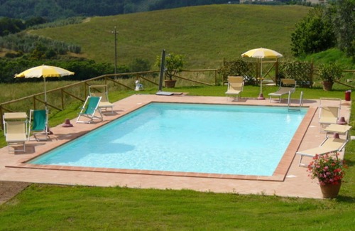 San Gimignano Apartment | Cosy apartment for 4 people with pool, WIFI, A/C, pets allowed and panoramic view