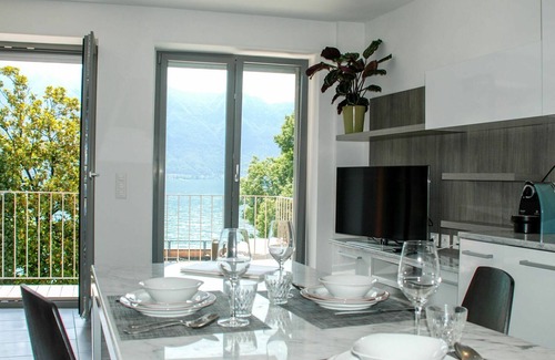 Melide Apartment | Cosy apartment for 2 guests with WIFI, TV, terrace, pets allowed, panoramic view and parking