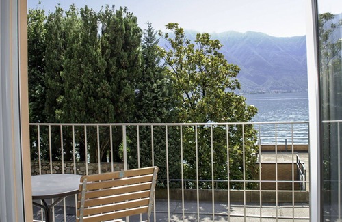 Melide Apartment | Cosy apartment for 2 guests with WIFI, TV, terrace, pets allowed, panoramic view and parking