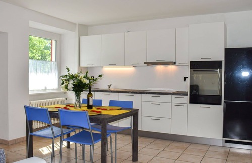 Magadino Apartment | Cosy apartment for 4 guests with WIFI, TV, balcony, pets allowed, panoramic view and parking
