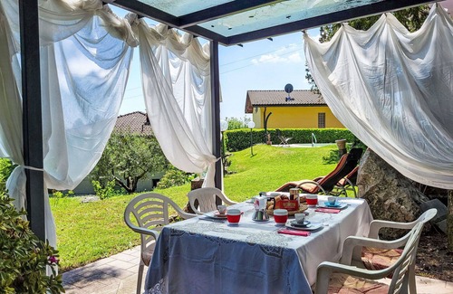 Besazio Apartment | Cosy apartment for 4 guests with WIFI, private pool, TV, patio, panoramic view and parking