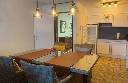Bredene Apartment | Cosy apartment for 4 guests with WIFI, TV, balcony and pets allowed
