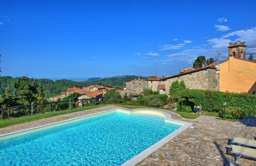 Massarosa Apartment | Cosy apartment for 4 guests with pool, WIFI and TV, close to Viareggio