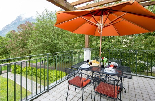 Porlezza Apartment | Cosy apartment for 4 guests with WIFI, TV, balcony, pets allowed and parking