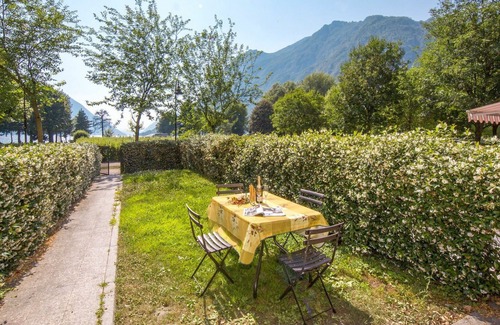 Porlezza Apartment | Cosy apartment for 4 guests with WIFI, TV, balcony, pets allowed and parking