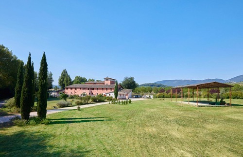 San Brizio Apartment | Cosy apartment for 4 guests with WIFI, pool, TV, balcony and pets allowed, close to Spoleto
