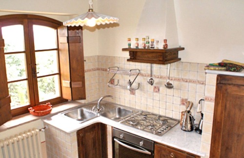 Allerona Apartment | Cosy apartment for 4 people with WIFI, pool, TV, patio and pets allowed