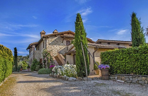 Allerona Apartment | Cosy apartment for 4 people with WIFI, pool, TV, patio and pets allowed
