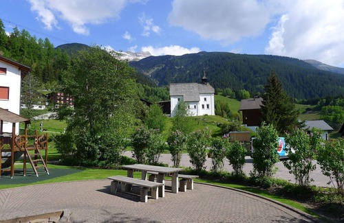 Acletta Apartment | Cosy apartment for 4 people with pool, WIFI, TV, balcony, pets allowed and panoramic view