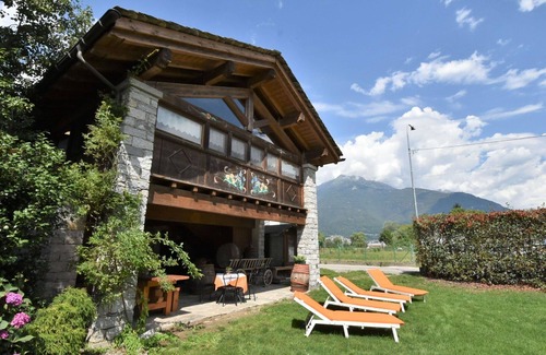Prata Camportaccio Apartment | Cosy apartment for 5 guests with A/C, WIFI, TV, patio, pets allowed and parking