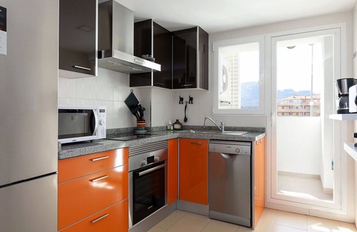 Les Deveses Apartment | Cosy apartment for 6 guests with A/C, pool, WIFI, TV and terrace