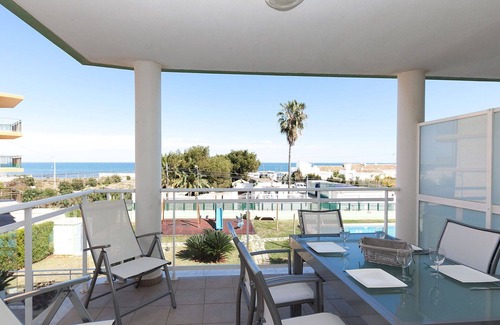 Les Deveses Apartment | Cosy apartment for 6 guests with A/C, pool, WIFI, TV and terrace