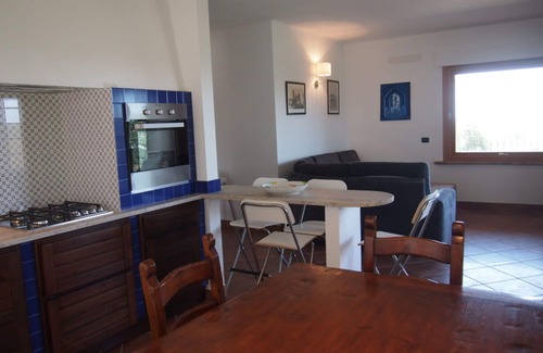 Follonica Apartment | Cosy apartment for 6 people with WIFI, TV, patio and panoramic view
