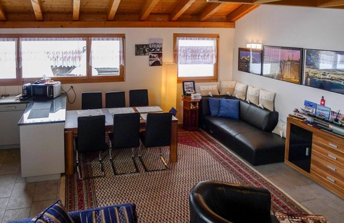 Zillis Apartment | Cosy apartment for 7 guests with WIFI, TV, balcony, panoramic view and parking