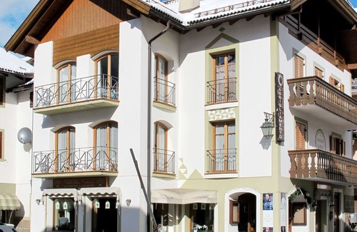 Moena Apartment | Cosy apartment for 8 guests with TV, balcony and parking