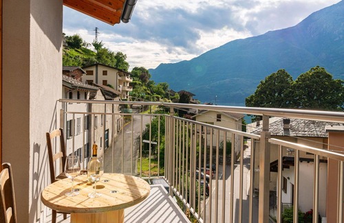 Verceia Apartment | Cosy apartment for 8 people with WIFI, TV, patio and parking