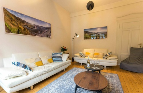 Ediger Apartment | Cosy apartment for 8 people with WIFI, TV, terrace, pets allowed and parking