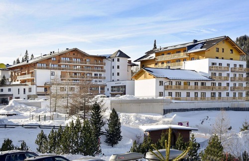 Katschberg Apartment | Cosy apartment for 6 guests with WIFI, pool, TV, balcony, pets allowed and panoramic view