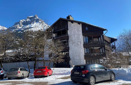 Engelberg Apartment | Cosy apartment for 6 people with WIFI, pool, TV and balcony