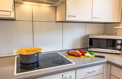 Pura Apartment | Cosy apartment for 4 people with WIFI, pool, TV, balcony and parking