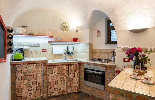 Pietrabruna Apartment | Cosy apartment for 4 people with A/C, WIFI, TV, terrace, pets allowed and parking