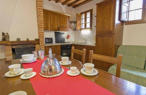 Rapolano Terme Villa | Cosy apartment in villa for 6 people with WIFI, pool, TV and patio